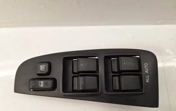 Toyota Avensis T250 Electric window control switch 8482005100 54356022A