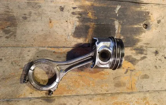 Audi A6 S6 C6 4F Piston with connecting rod