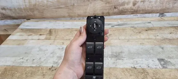 Ford C-MAX II Electric window control switch AM5T14A132CA 3S010020922