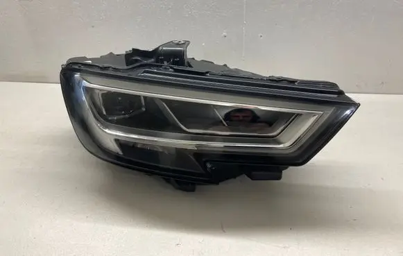 Audi A3 S3 8V Headlight/headlamp 8V0941034C 45451707 90104563