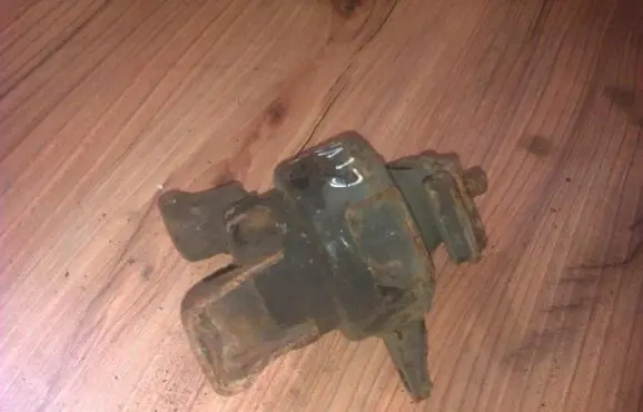 Honda Civic Engine mount bracket
