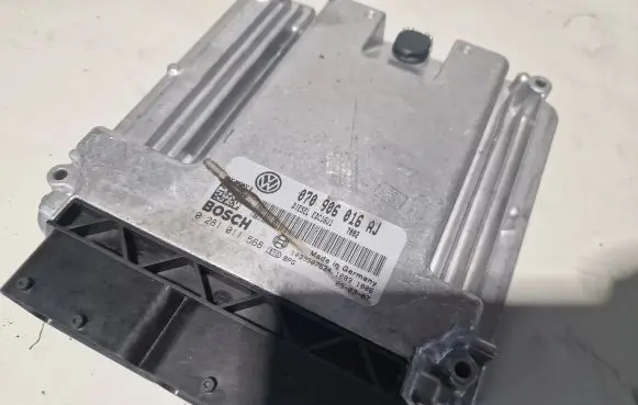 Volkswagen Transporter - Caravelle T5 Engine control unit/module 070906016AJ