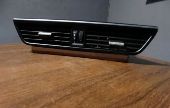 Porsche Cayenne (9Y0 9Y3) Dash center air vent grill 9Y0820701A