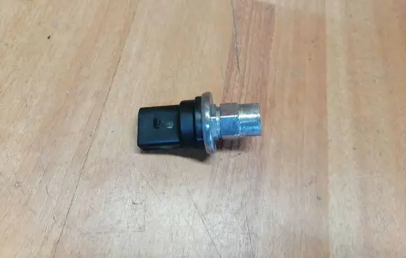 Seat Altea Air conditioning (A/C) pressure sensor 1K0959126B