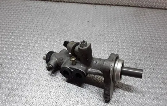 Master brake cylinder
