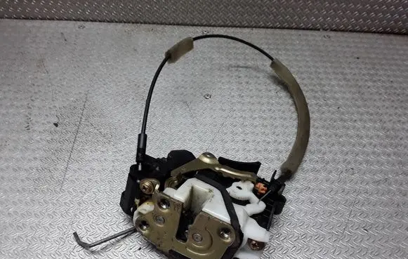 Mitsubishi Outlander Front door lock