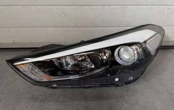 Hyundai Tucson TL Headlight/headlamp 92101D7100