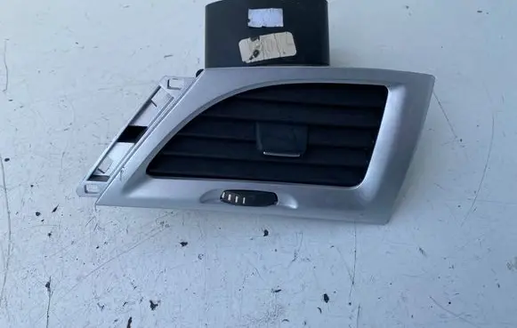 Renault Megane III Dashboard side air vent grill/cover trim 1844021