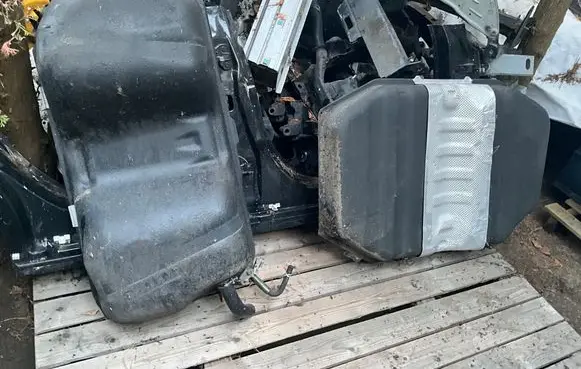 Suzuki Vitara (LY) Fuel tank 