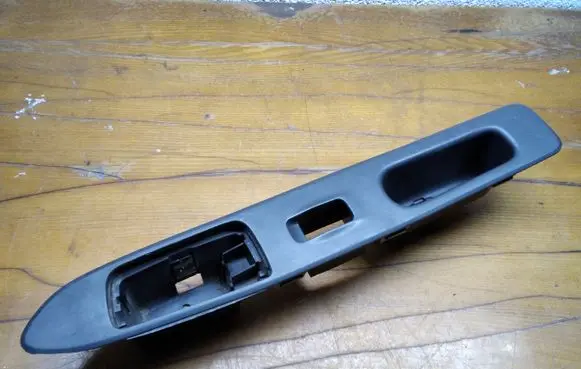 Mitsubishi Space Wagon Rear door window switch trim MR283701