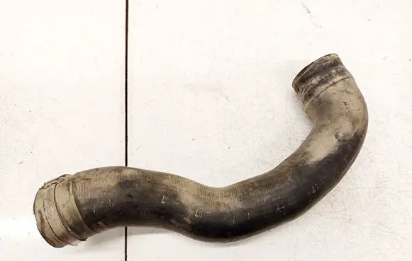 Opel Zafira B Intercooler hose/pipe 55557038