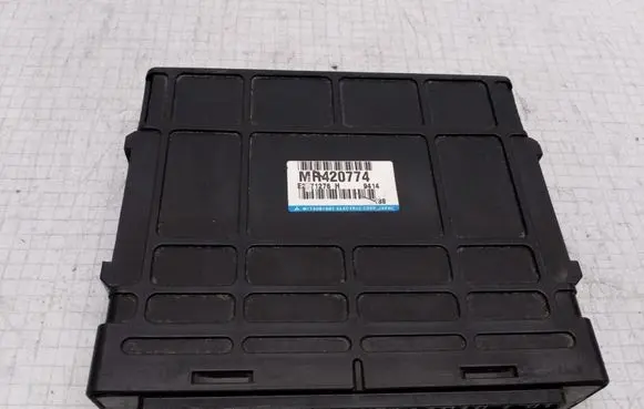 Mitsubishi Space Star Engine control unit/module MR420774