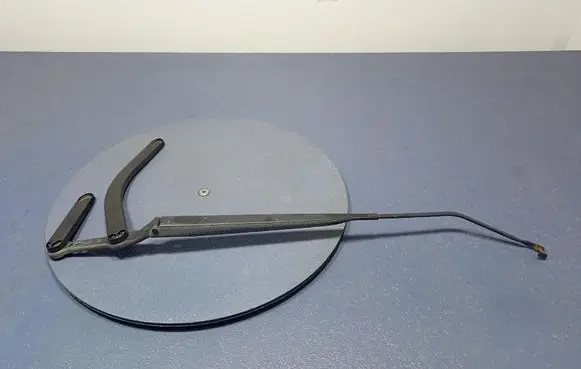 Front wiper blade arm