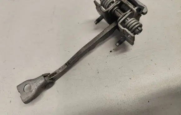 Opel Signum Front door check strap stopper 09229719