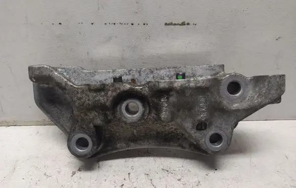 Peugeot 2008 II Engine mounting bracket 9811186980