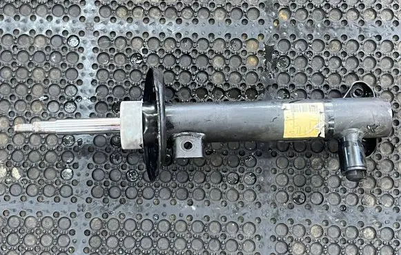 Front shock absorber with coil spring