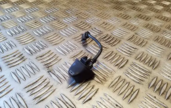 BMW 3 E90 E91 Windshield washer spray nozzle 