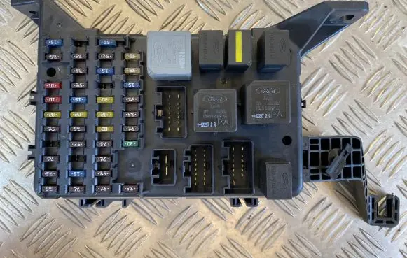 Ford Mondeo Mk III Fuse box set 1S7T14A073AE 2E2220967