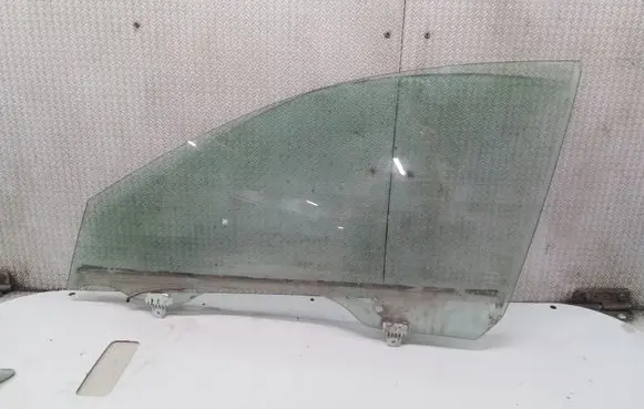Nissan Maxima A34 Front door window glass four-door