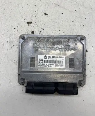 Volkswagen Golf V Engine control unit/module 06A906033EM 5WP40439