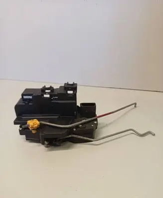 Chevrolet Captiva Front door lock 