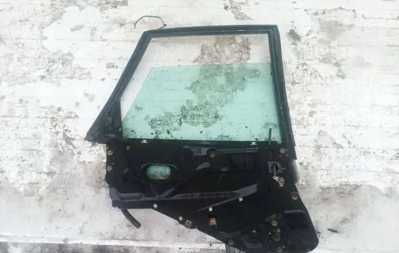 Audi 80 90 S2 B4 Rear door window/glass frame 