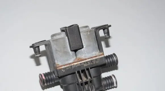 BMW X5 E53 Coolant heater control valve 8374995 1147412137 8372016