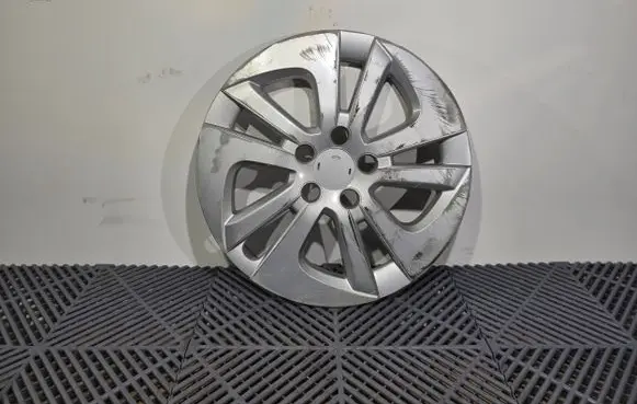 Toyota Prius (XW50) R15 wheel hub/cap/trim T0YC1A