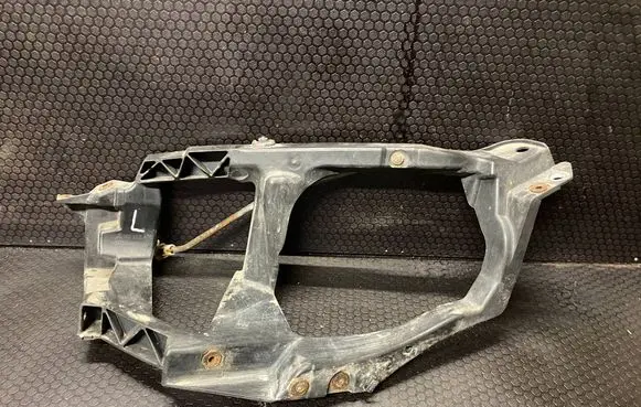 Mitsubishi Colt Headlight/headlamp mounting bracket MN105059