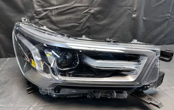 Toyota Hilux VIII Headlight/headlamp 811100KW71 1LJ923401100 318008A0TT