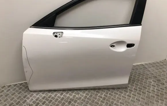 Mazda 3 III Front door