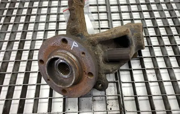 Citroen C3 Picasso Front wheel hub spindle knuckle