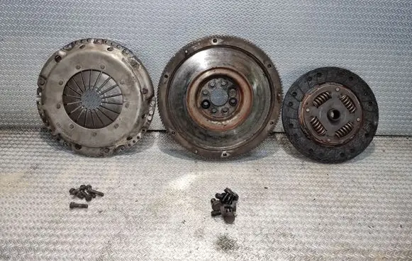 Volkswagen Transporter - Caravelle T4 Clutch set kit 074105273D