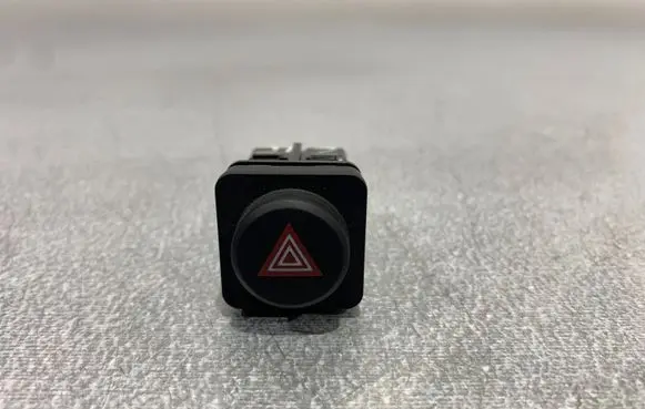 Opel Grandland X Hazard light switch YP00033477