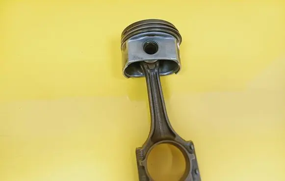 Audi A4 S4 B6 8E 8H Piston with connecting rod 81P32
