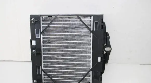 Mercedes-Benz E W213 Coolant radiator A0995003203