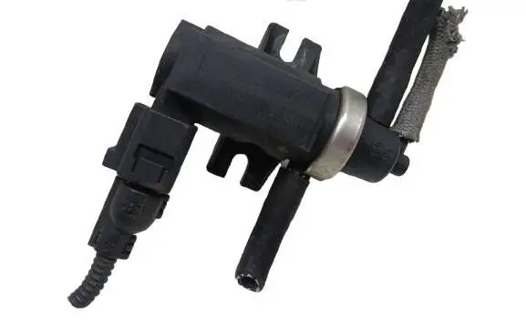 Volkswagen Golf IV Turbo solenoid valve 1J0906627-KASACJA 1J0906627