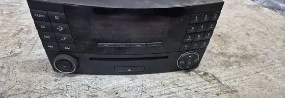 Mercedes-Benz E W211 Radio/CD/DVD/GPS head unit A2118702889