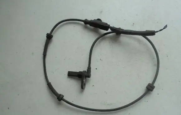 Nissan Primera ABS wheel speed sensor 