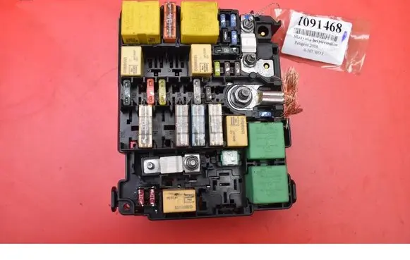 Peugeot 2008 I Fuse box set 9804846880