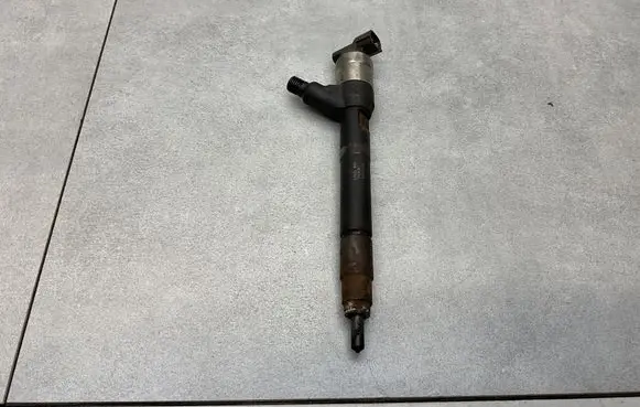 Opel Astra K Fuel injector 55578075