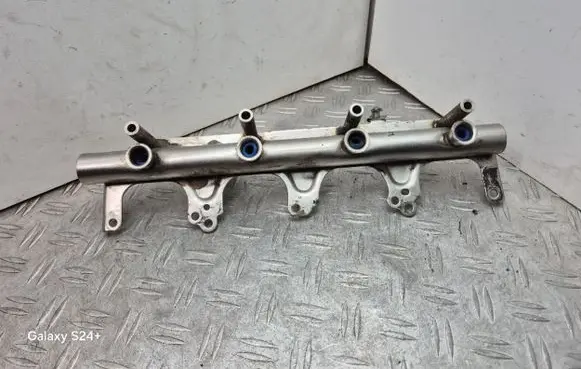 Volkswagen PASSAT B6 Fuel main line pipe 06F133317G 0261545008