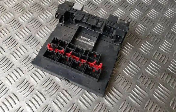 Volkswagen PASSAT B6 Fuse module 3C0937049AH