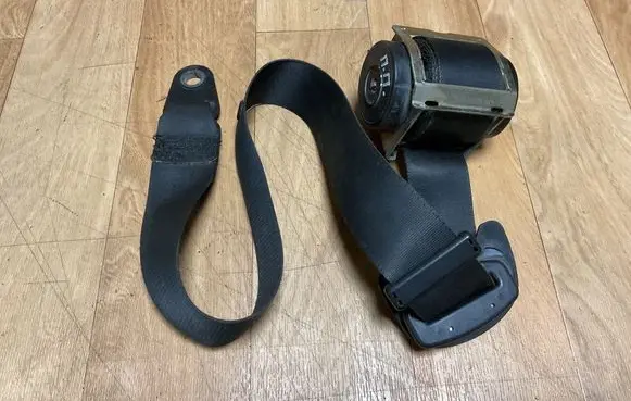 Mini One - Cooper R50 - 53 Front seatbelt 601028800 040128