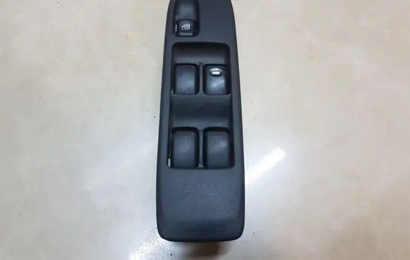 Mitsubishi Pajero Electric window control switch MR551244