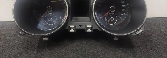 Volkswagen Golf VI Speedometer (instrument cluster) 5K0920860F 0919013865 VDD024270