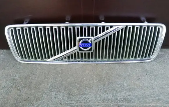 Volvo V70 Front grill 9178087