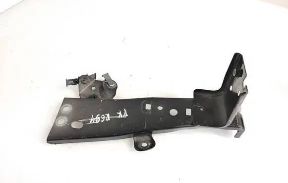 Mazda 6 Fender mounting bracket