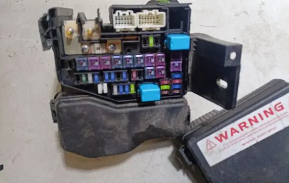 Mazda CX-9 Fuse module 