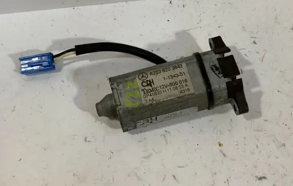 Mercedes-Benz C W203 Seat adjustment motor A2038203642